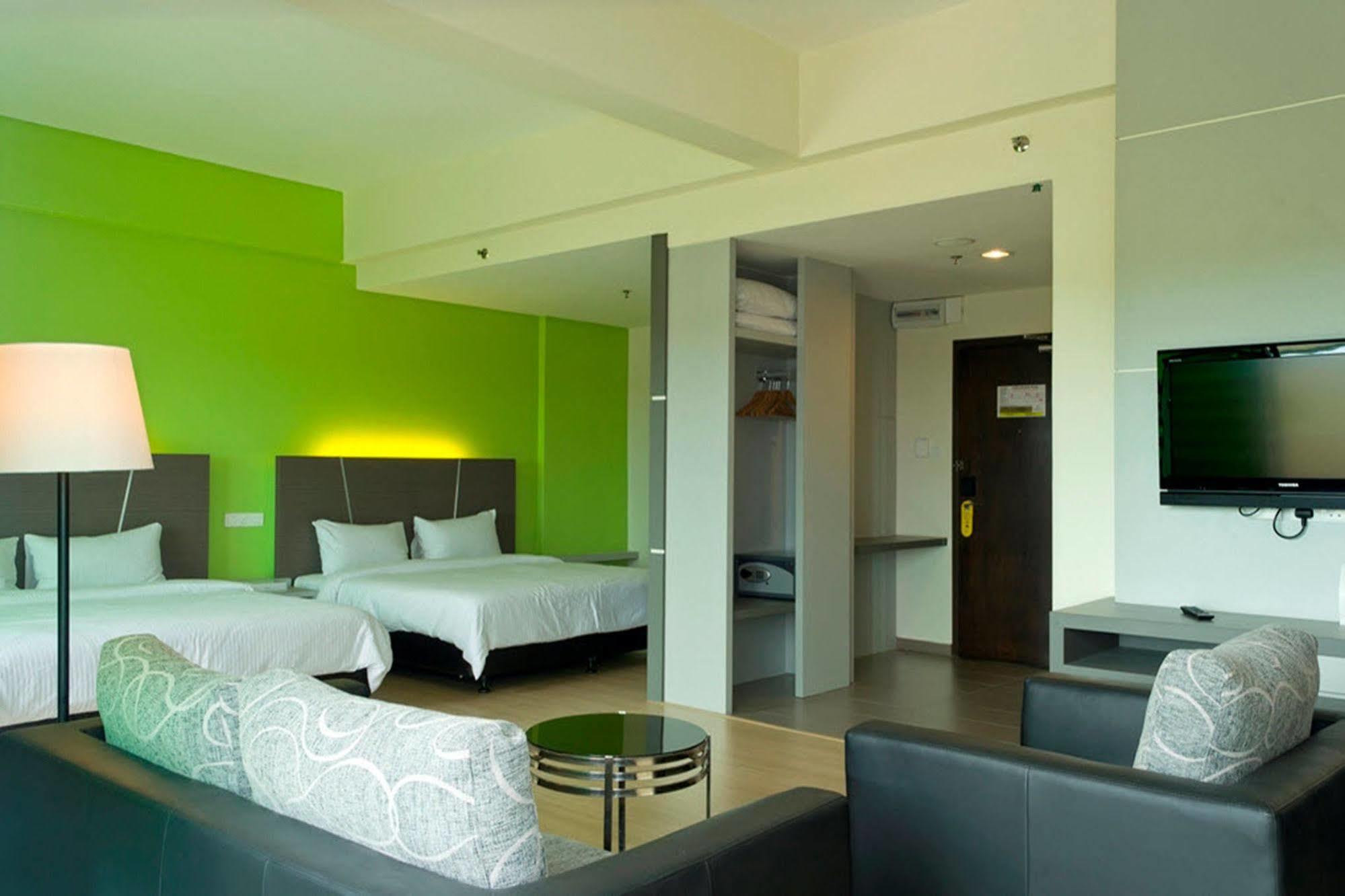 Marvelux Hotel Малакка Экстерьер фото